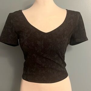 Lululemon three-quarter top size 8 gray/ black